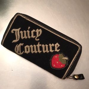 ⭐️ICONIC JUICY COUTURE wallet, love the hardware!!